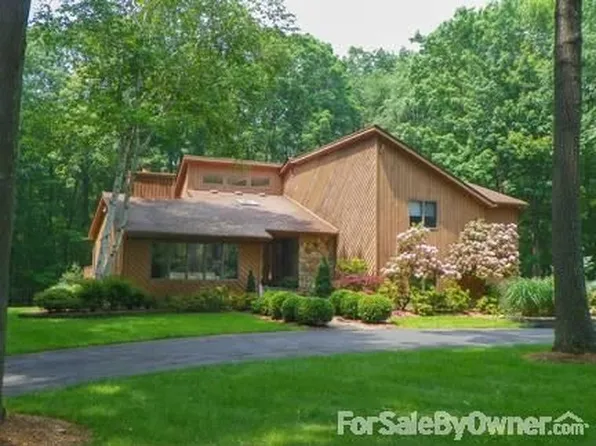 9 Erick Ct, Chester, NJ 07930