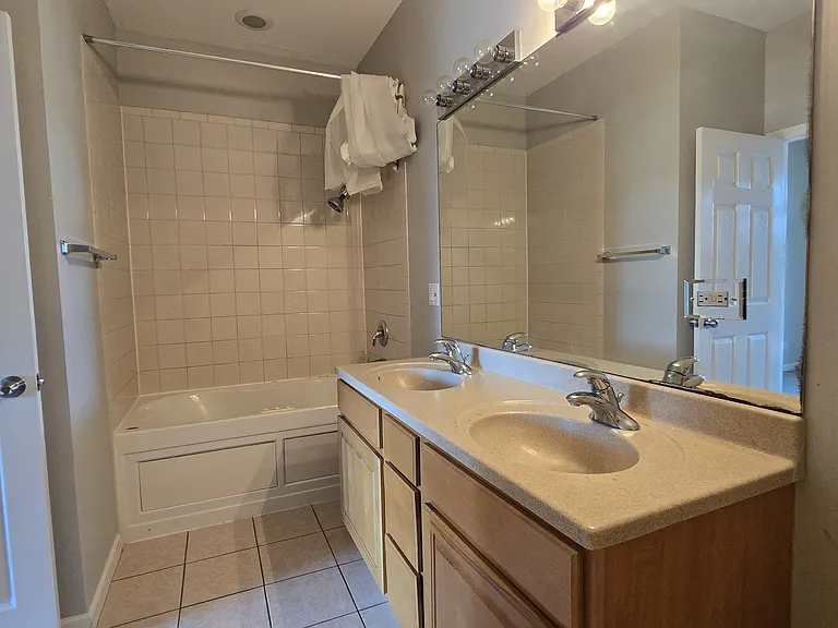 3147 W Augusta Blvd #1 — Photo 4