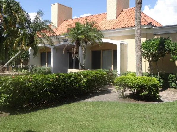 17901 NW 68th Ave APT R207, Hialeah, FL 33015