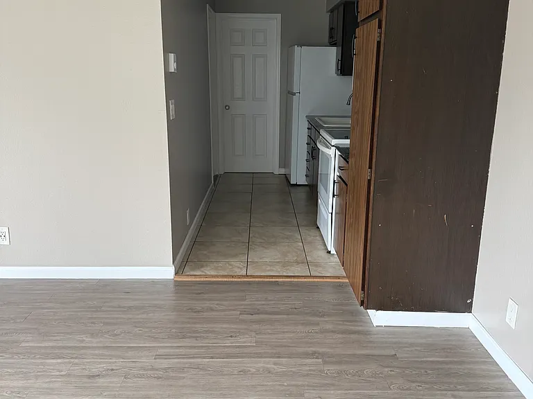 1192 Susan Ct NE #1192 — Photo 2