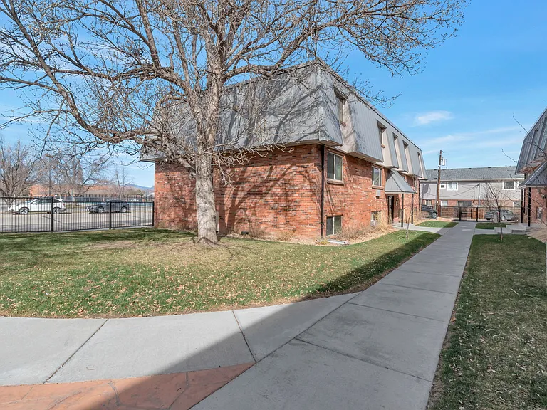 Sheridan Villa — Photo 13