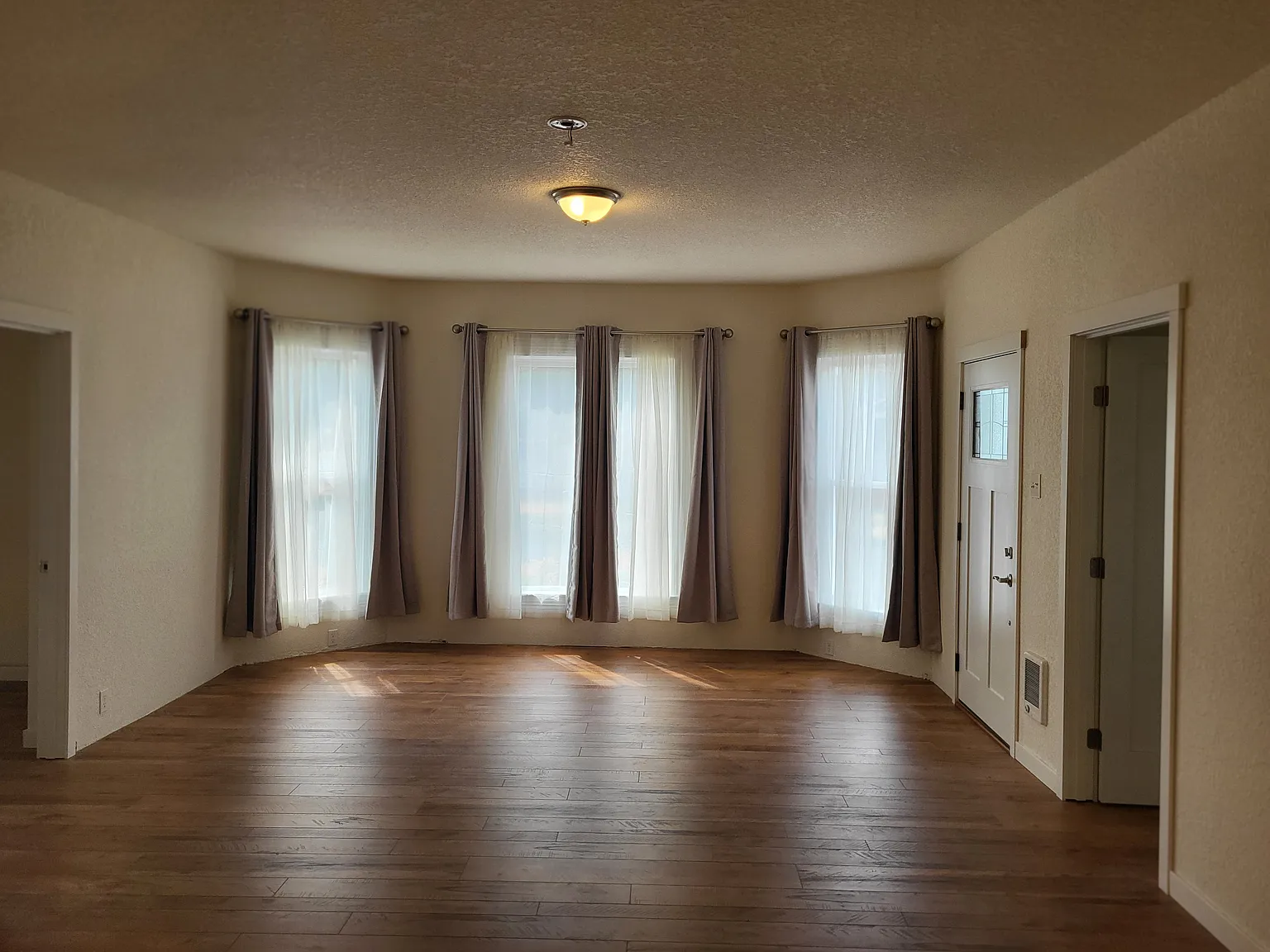 3 bed, 1480 sqft, $1,900 — Photo 3