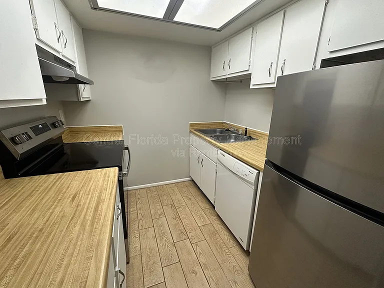 296 Lewfield Cir #1 — Photo 5