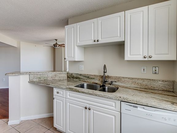 3rd image of 520 SE 5th Ave APT 2610
