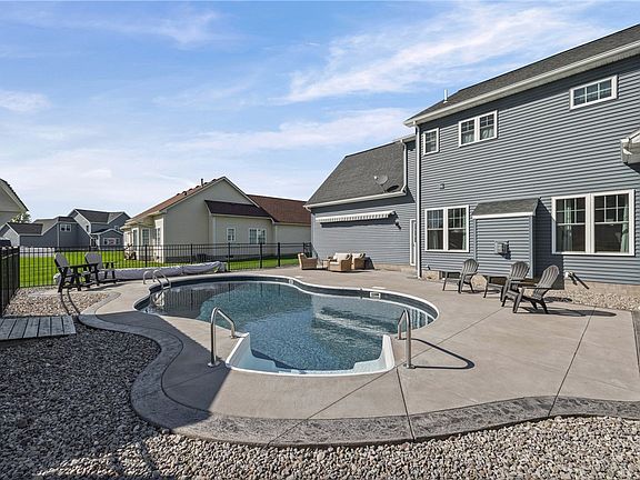 4th image of 1381 Meadow Breeze Ln