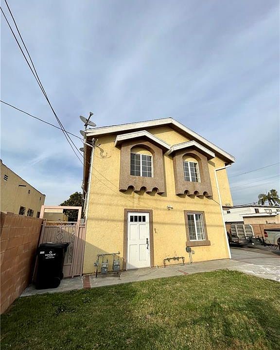 1st image of 1073 W 112th St #1/2