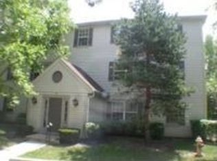 140 E Winchester Rd APT B, Libertyville, IL 60048