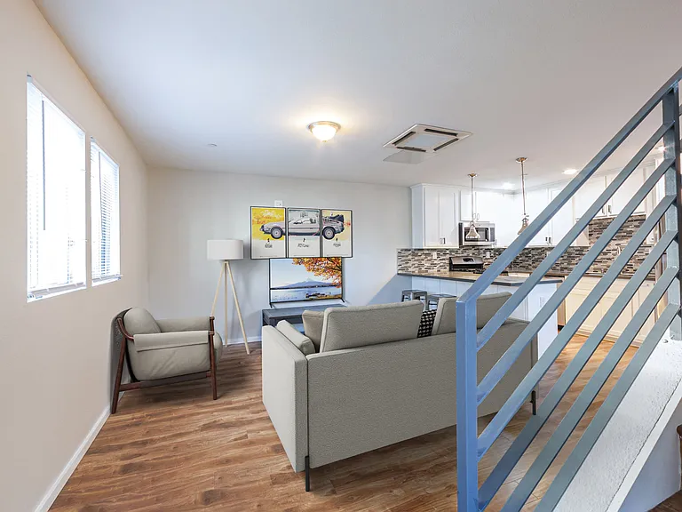 1168 W 36th Pl — Photo 18