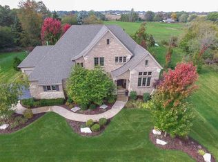 1396 Castlehill Dr, Rockford, IL 61107