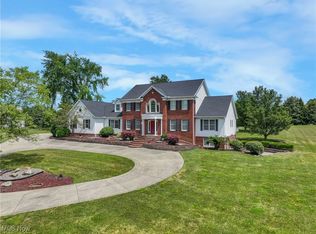10589 Fincherie Dr, Chardon, OH 44024