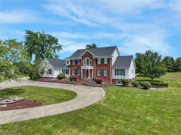 10589 Fincherie Dr, Chardon, OH 44024
