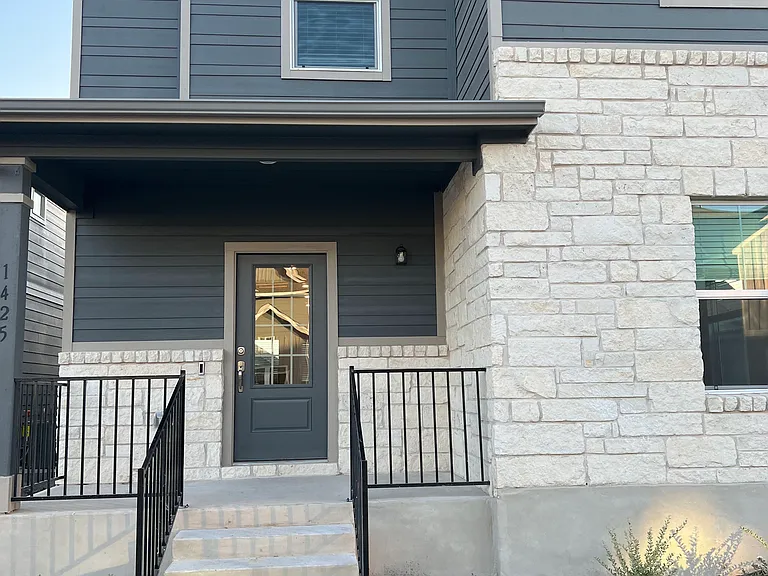 1433 Weatherford Ln — Photo 14