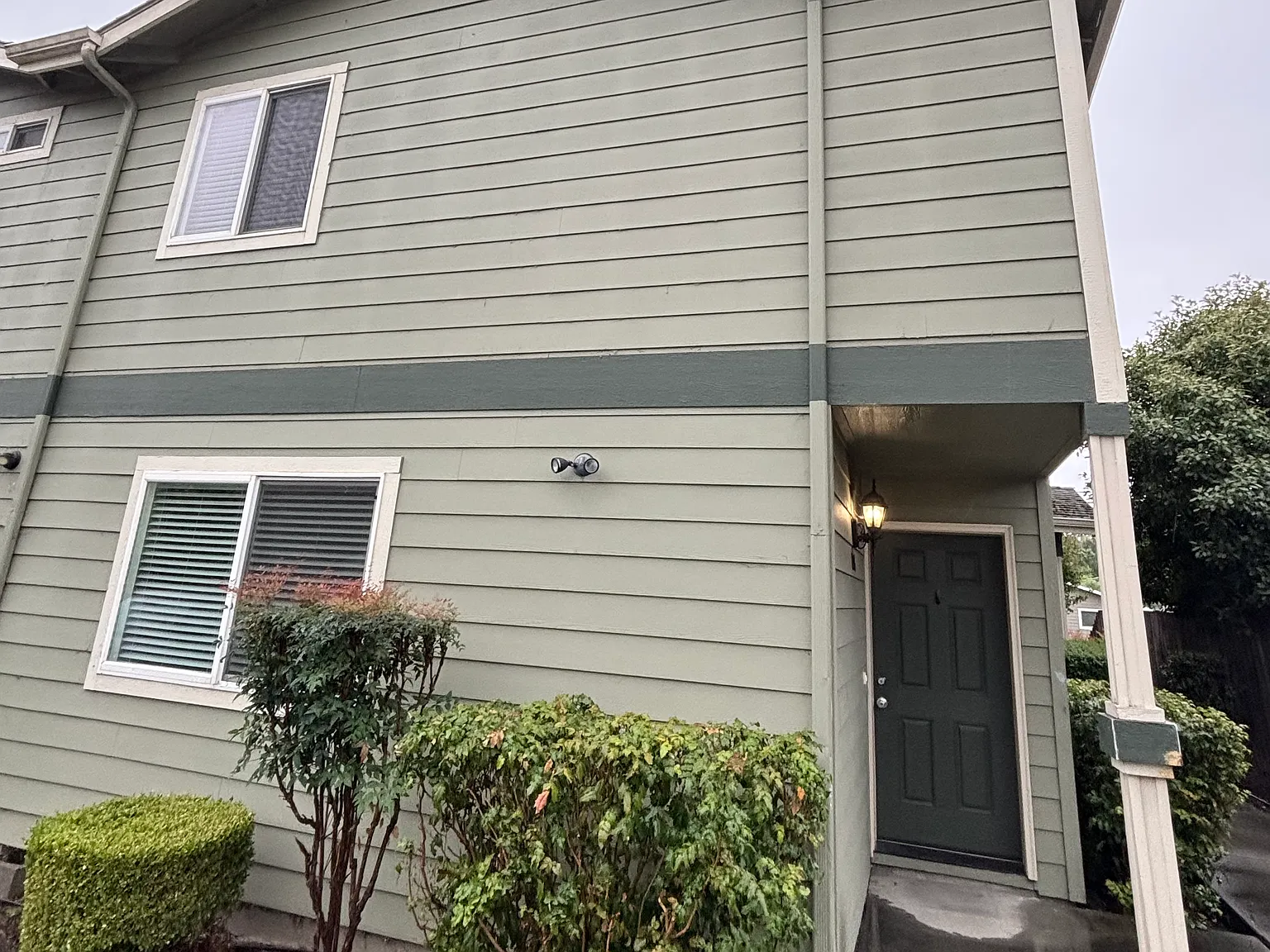 3 bed, 2.5 bath, 1400 sqft, $1,700 — Photo 1