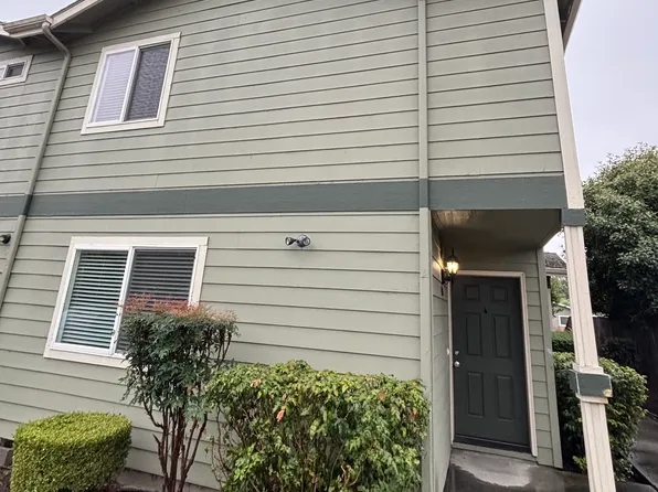 808 SE 9th St, Grants Pass, OR 97526