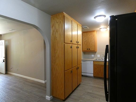 4th image of 1017 Harris Dr