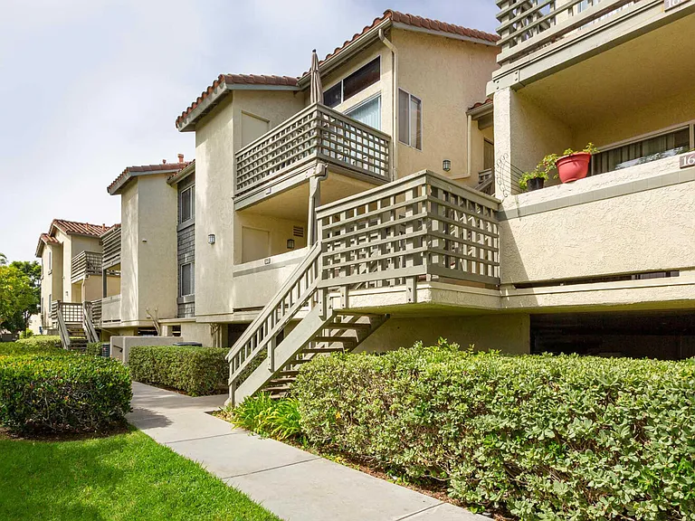 Elan Overlook Laguna Apartments — Photo 1