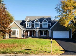 30 Indian Hill Trl, Crystal Lake, IL 60012