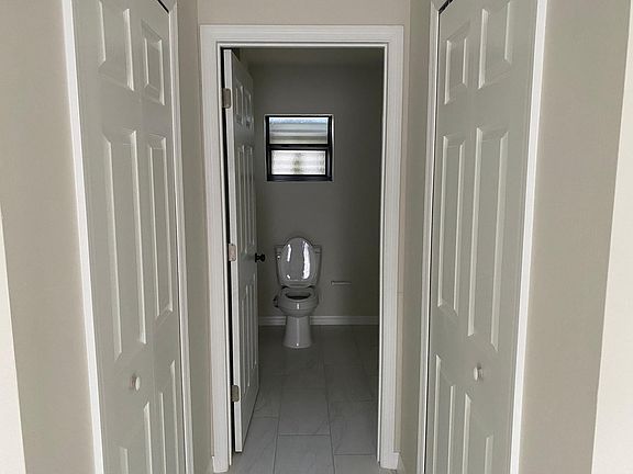 4th image of 318 NW 7th Pl