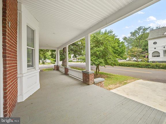 3rd image of 836 Oak Hill Ave