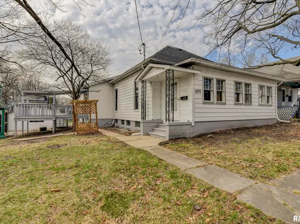 609 S Cherokee St, Taylorville, IL 62568