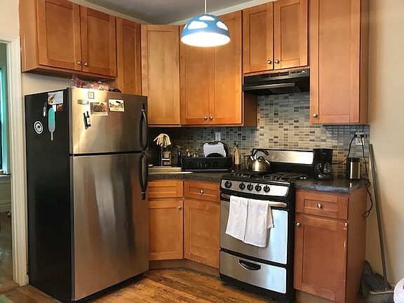 2nd image of 980 Bergen St #1D