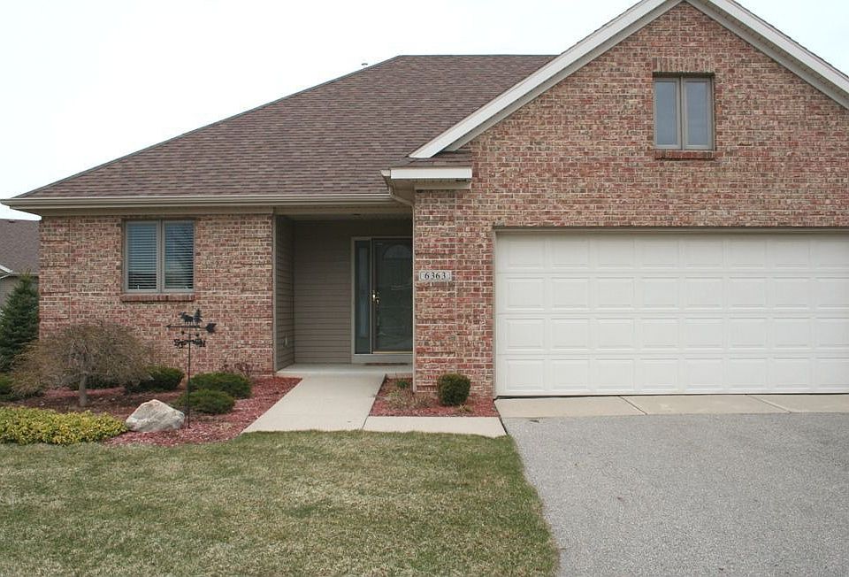6363 Mansfield Ct - END UNIT!