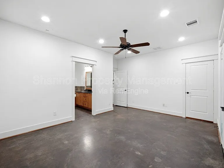 2323 Sperber Ln — Photo 12