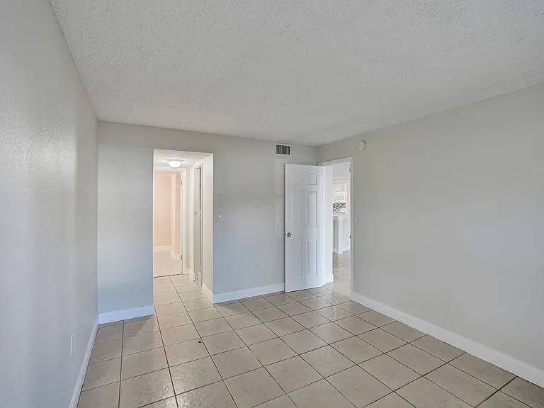 4205 N University Dr #108 — Photo 16