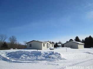 1437 Royal Heights Ln, Braham, MN 55006