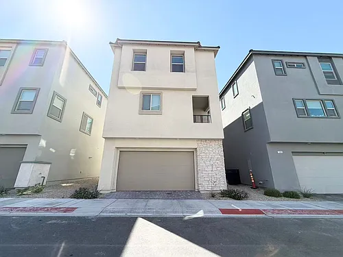 1477 Whistling Kite St Photo 1