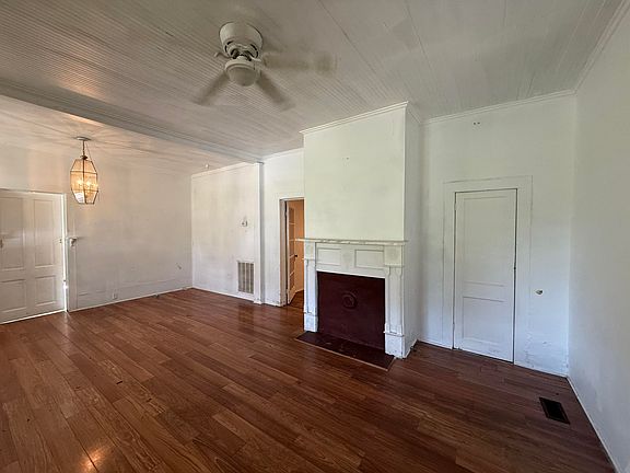 4th image of 121 Baruch St