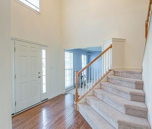 2nd image of 1325 Lyndhurst Dr
