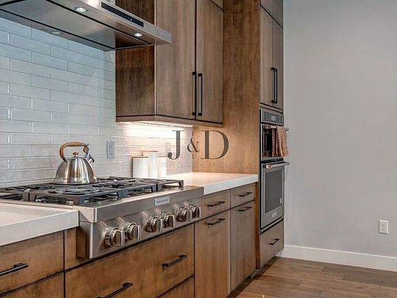 5th image of 807 E Klaim Dr