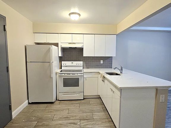 3rd image of 5612 Van Cleef St APT 4R