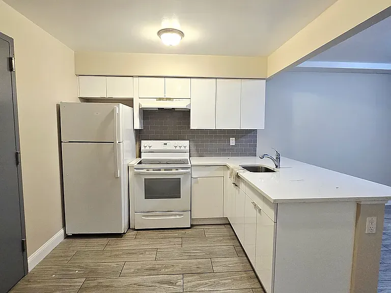 5612 Van Cleef St #4R — Photo 3