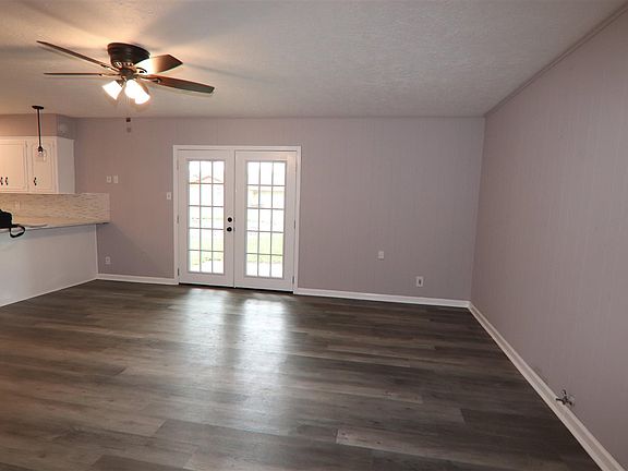 3rd image of 5225 Cambridge Ln