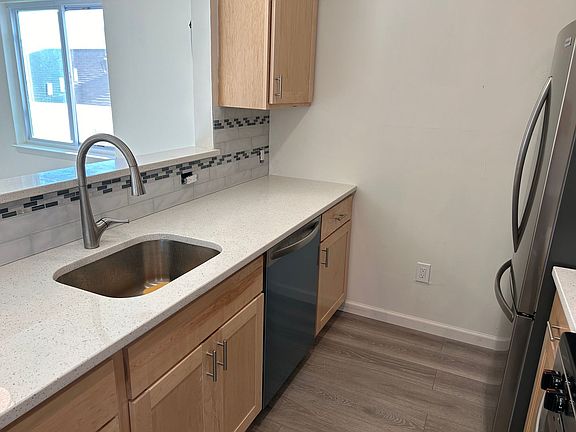 5th image of 4300 Hudson Ave APT 4