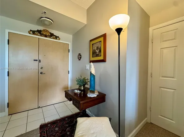 9805 NW 52nd St APT 420, Doral, FL 33178