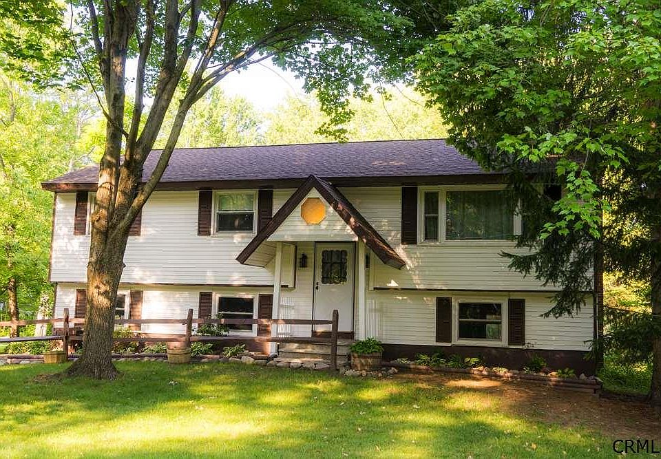 1st image of 11 Bayberry Dr