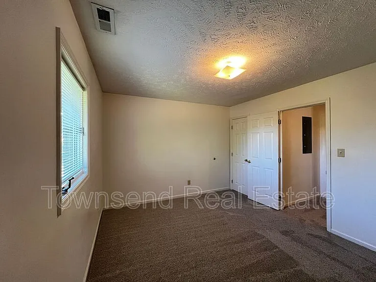 1031-3 Ancestry Dr — Photo 9