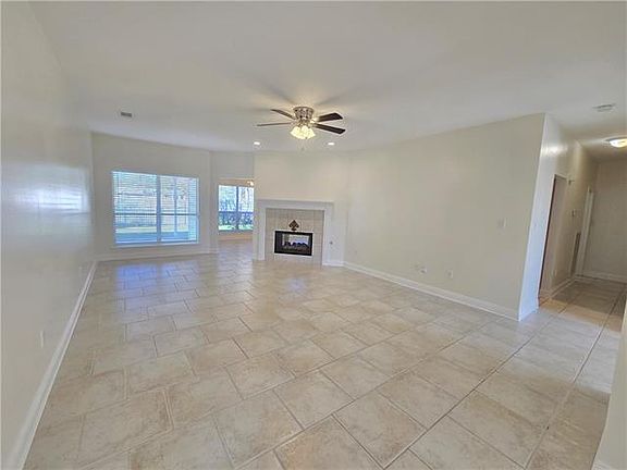 5th image of 407 E Redbud Dr