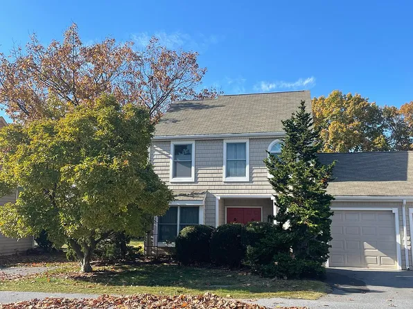 210 Crescent Dr, Hershey, PA 17033