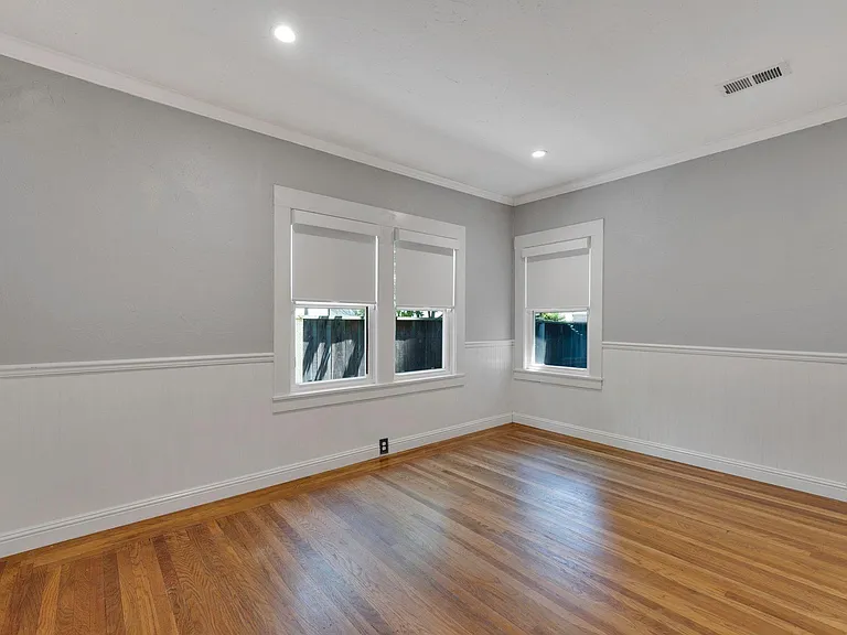 802 Broadmoor Blvd — Photo 16
