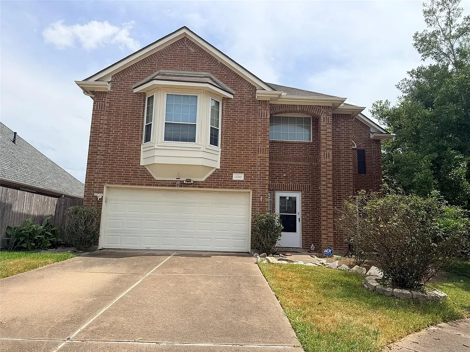 12211 Meadow Crest Ct