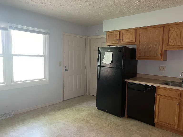 5266 - 5268 Carlton Dr — Photo 6
