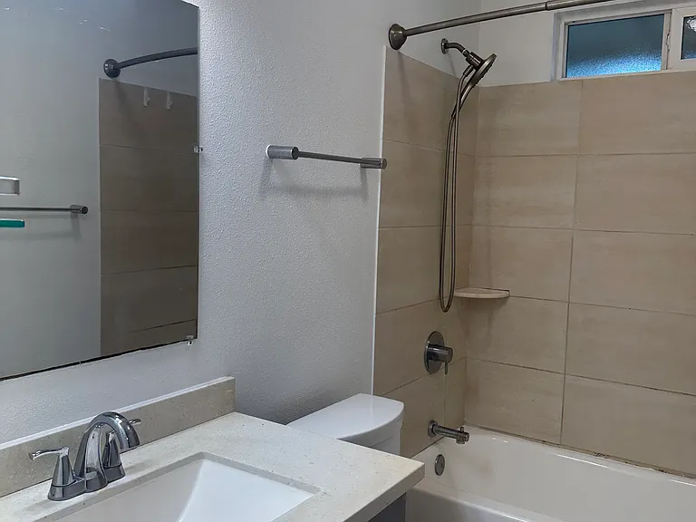 Bathroom with tub/shower