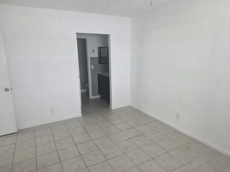 959 SE 2nd Ave #226 — Photo 4