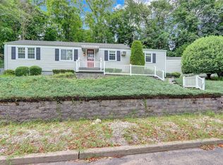 81 Oakside Rd, Smithtown, NY 11787