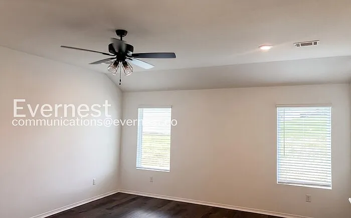 6680 Hollywood Ave — Photo 7