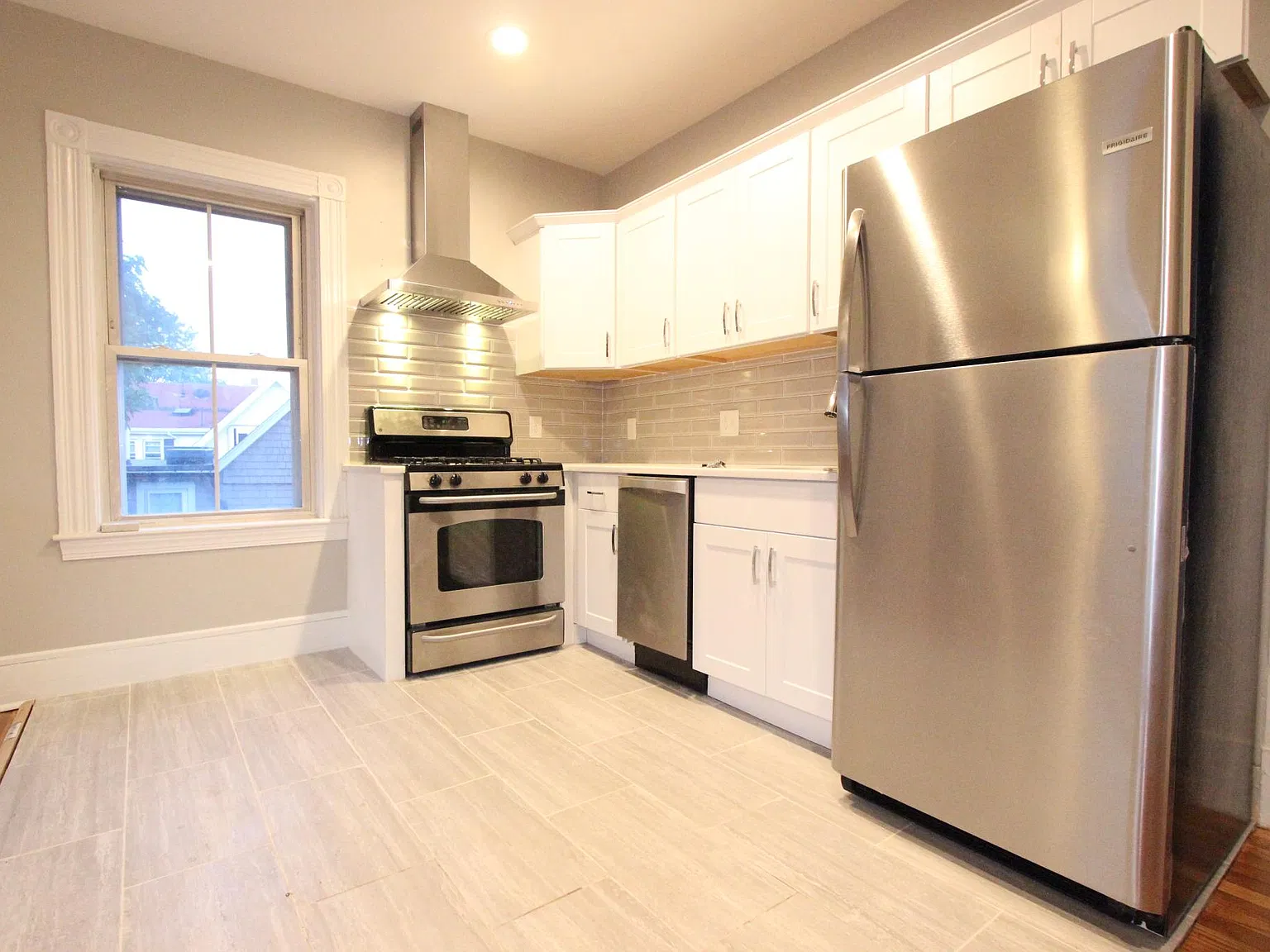 2 bed, 900 sqft, $2,600 — Photo 3